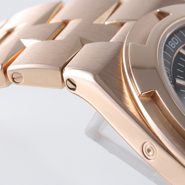 ヴァシュロンコンスタンタン オーヴァーシーズ 4300V/120R-B509 メンズ 中古