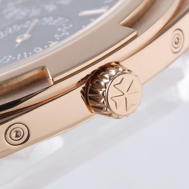 ヴァシュロンコンスタンタン オーヴァーシーズ 4300V/120R-B509 メンズ 中古