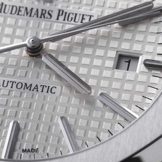 オーデマピゲ ロイヤルオーク 15400ST.OO.1220ST.02 メンズ 中古