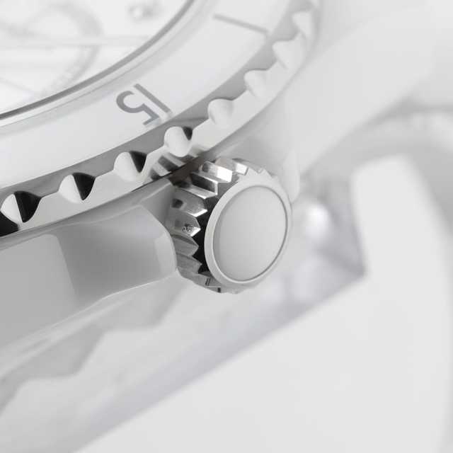 H5704 ホワイトシェル CHANEL（シャネル）J12 白セラミック 12Pダイヤ