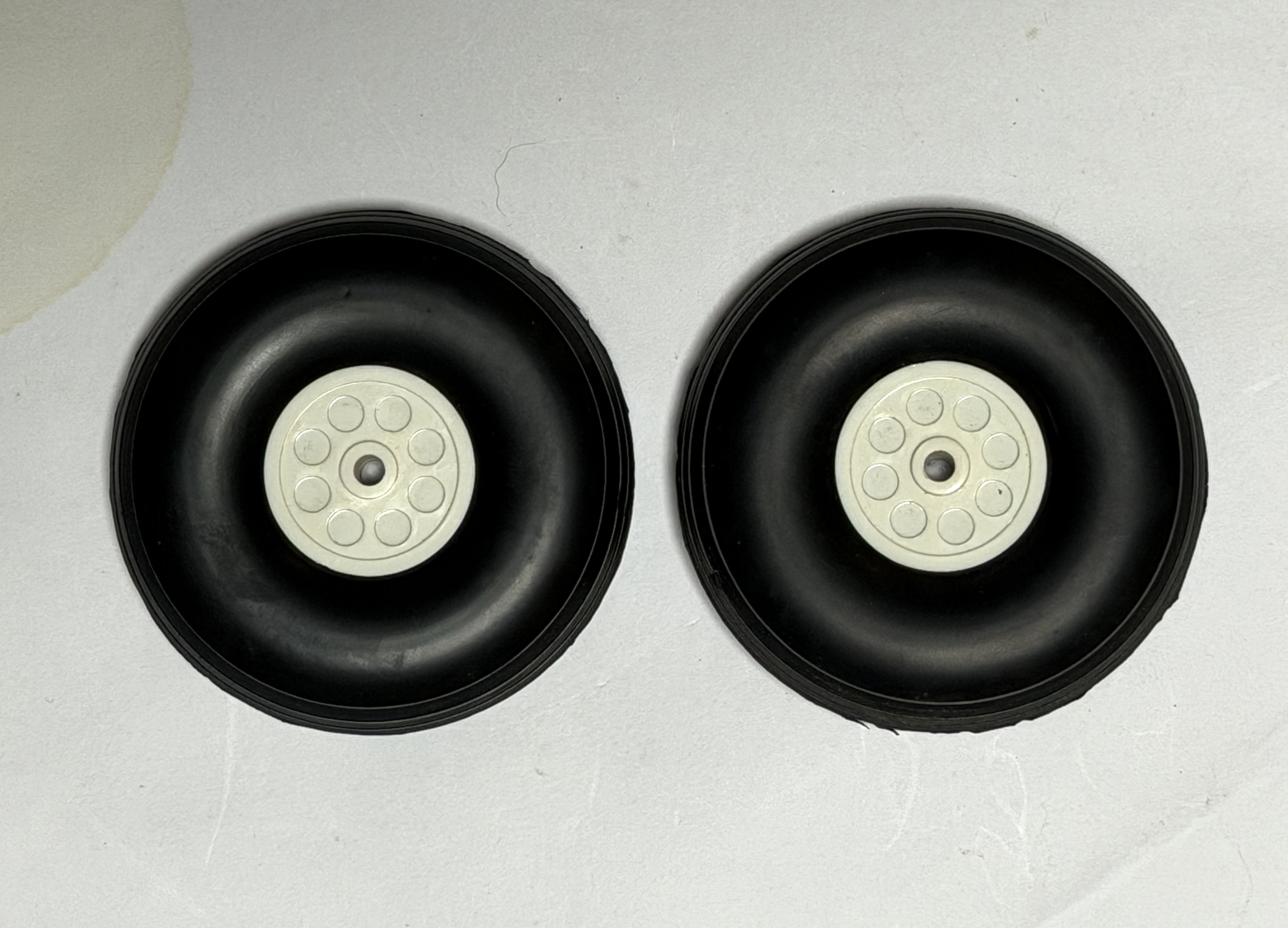 軽量プラスティックホイールタイヤ８９ｍｍ(２個）