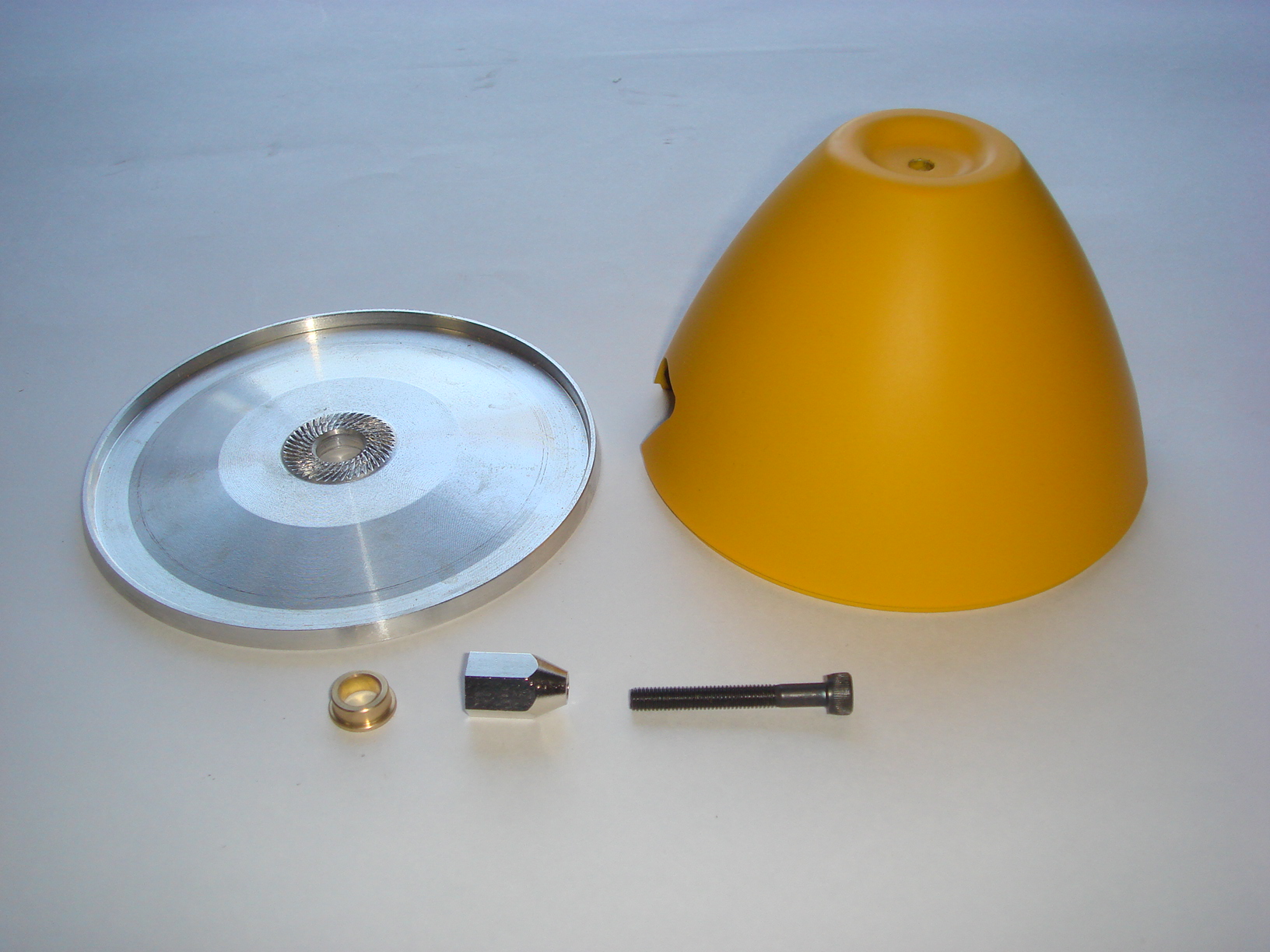 Ｐ－３９エアロコブラ用スケールスピンナー黄(２枚ペラ用）