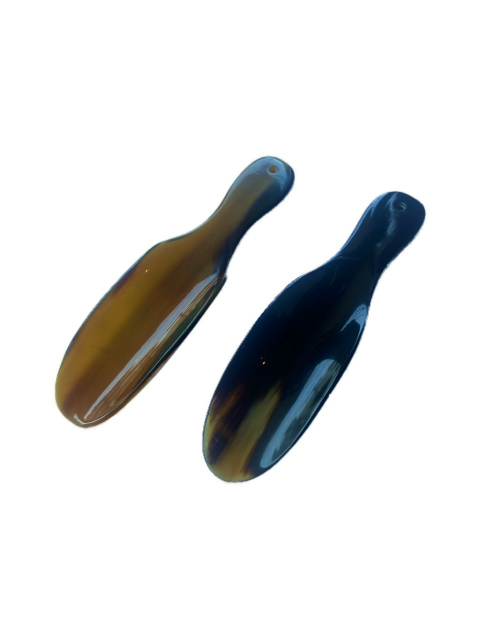 BUFFALO HORN/SHOES HORN. [48-113-0013]