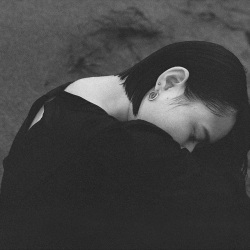 浮（ぶい） / あかるいくらい