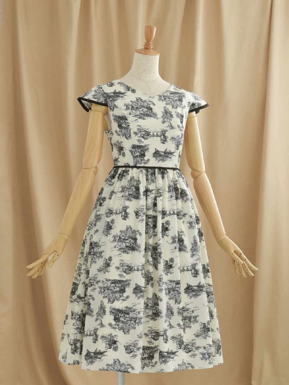 夏 春 初秋 トワルドジュイ 柄ワンピース きれいめ キレイめ 上品 清楚 発表会 演奏会 お顔合わせ 膝下 ロング 半袖 Vネック お家洗い可 レディース レジーナ 神戸 ワンピース