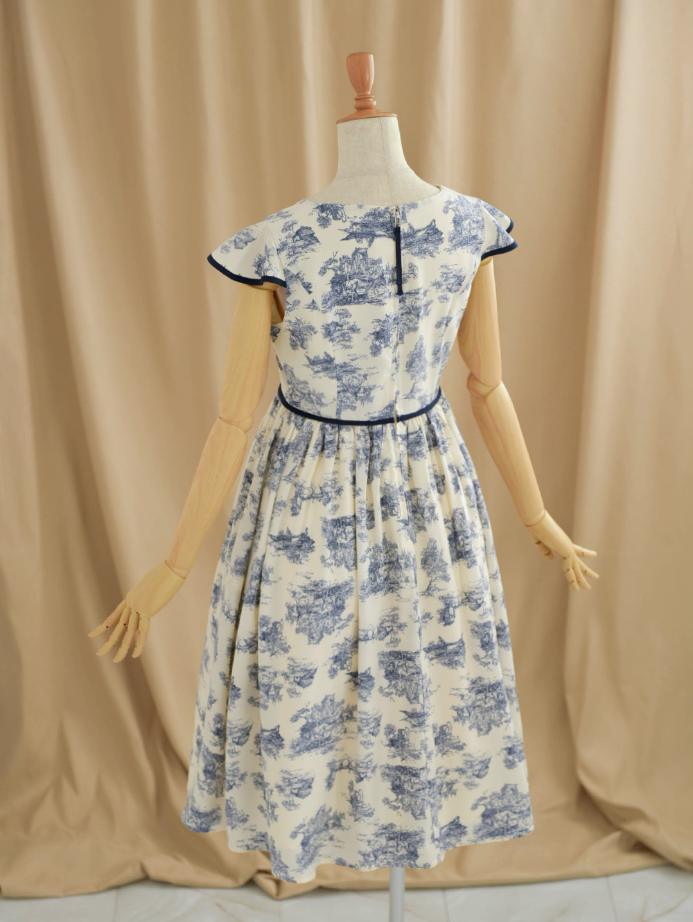 夏 春 初秋 トワルドジュイ 柄ワンピース きれいめ キレイめ 上品 清楚 発表会 演奏会 お顔合わせ 膝下 ロング 半袖 Vネック お家洗い可 レディース レジーナ 神戸 ワンピース