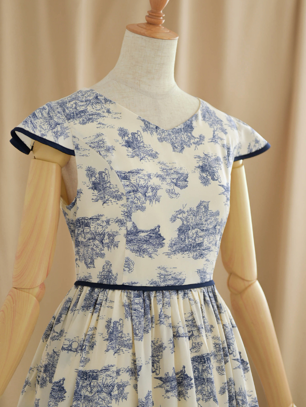 夏 春 初秋 トワルドジュイ 柄ワンピース きれいめ キレイめ 上品 清楚 発表会 演奏会 お顔合わせ 膝下 ロング 半袖 Vネック お家洗い可 レディース レジーナ 神戸 ワンピース