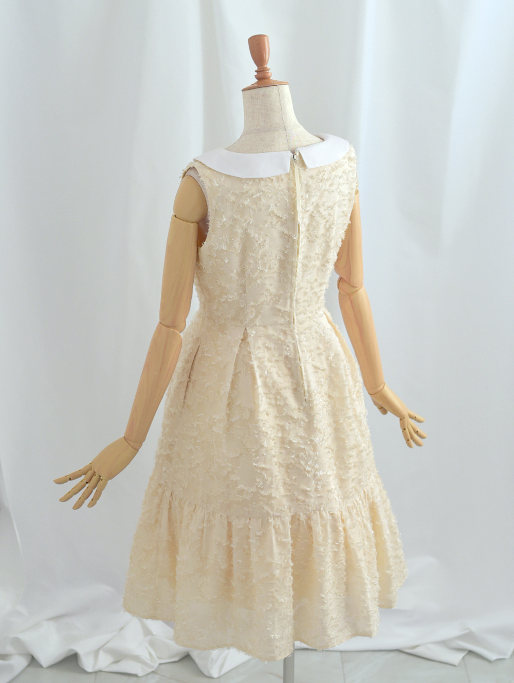 新品未使用　レジーナ　キレイ　ワンピ　アン　洗えるワンピ　オフホワイトM 新品未使用 レジーナ キレイ ワンピ アン 洗えるワンピ オフ