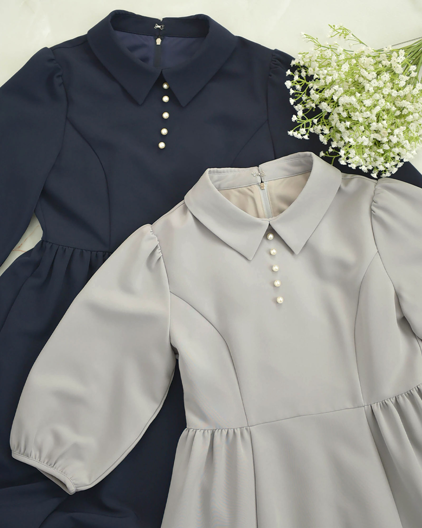 グレーとネイビーの2色展開、落ち着いた大人女性に似合う上品なカラーバリエーションのワンピース