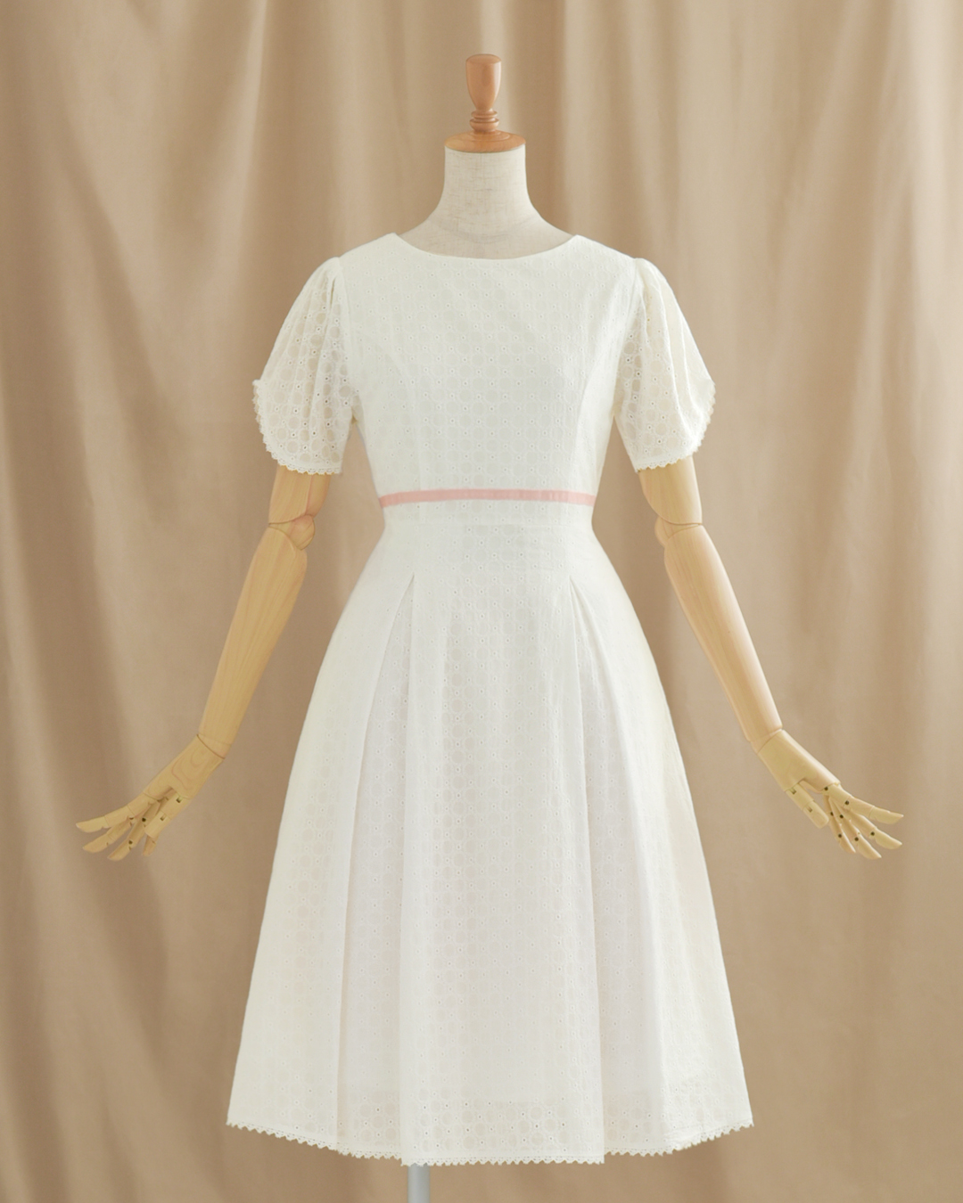 スペシャリテ【リリー ワンピース】 お色展開：ホワイト ／ サイズ展開