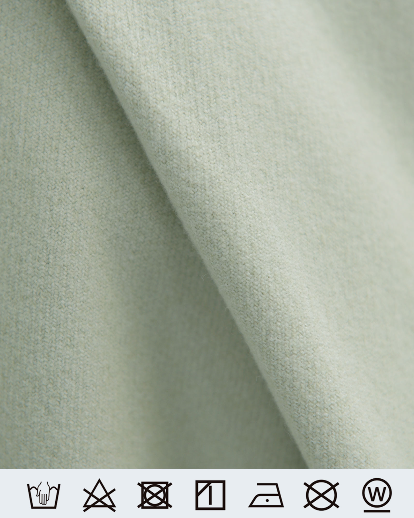 ほんのり起毛した上質ツイル生地の風合いと軽やかさが魅力のコート素材