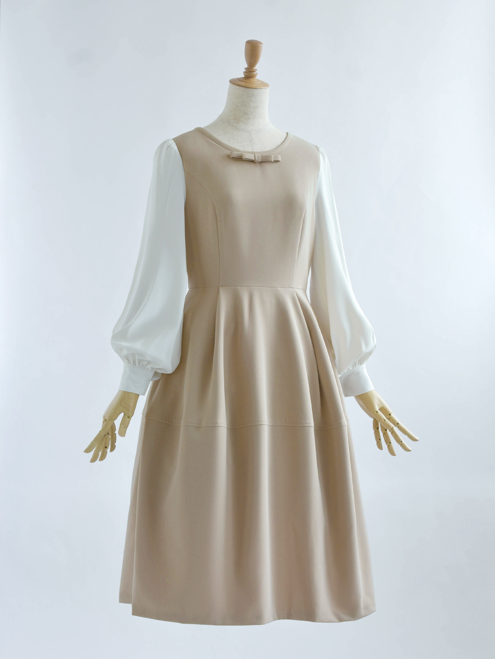 【新品未使用】ADABAT STREAM ワンピース　ベージュ　Sサイズ 予約】【2026年3月上旬頃配送】ミカドサテンフレアタックワンピース