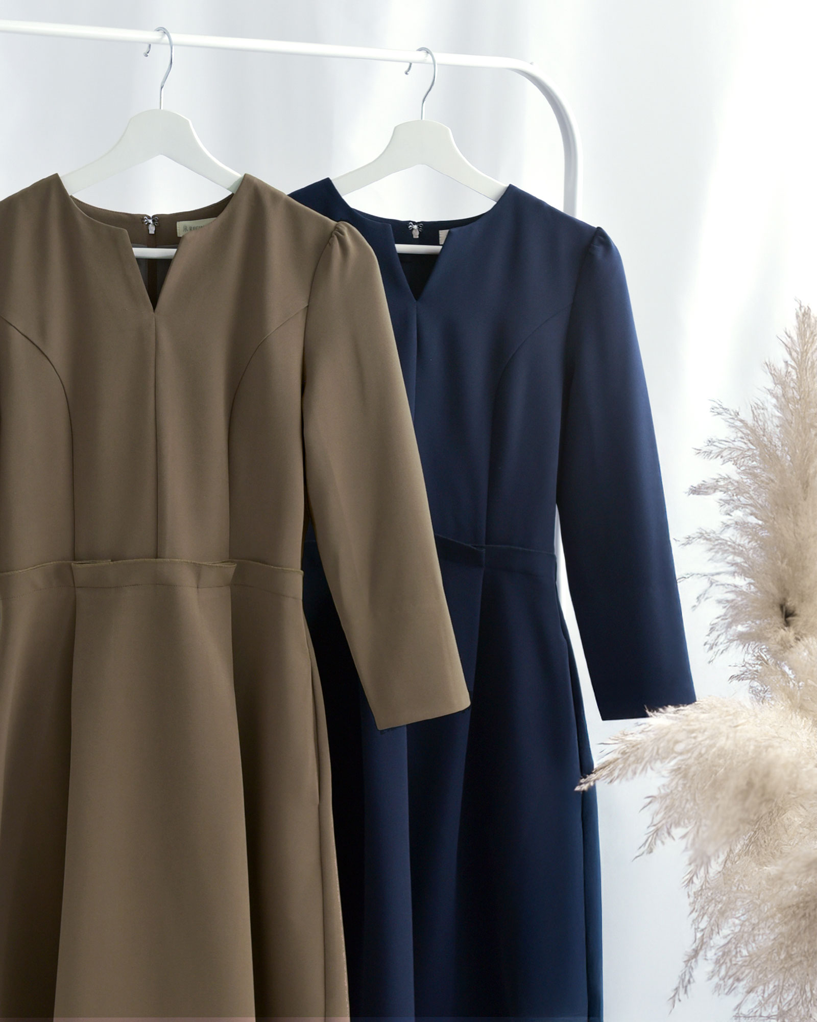 背面タックと贅沢フレアでくびれを演出 Onepiece Kate レジーナ【神戸ワンピース専門店】