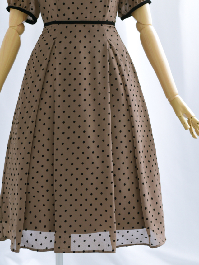 レジーナ【神戸ワンピース専門店】きれいめワンピース,普段着からフォーマルまで対応する上品ワンピース