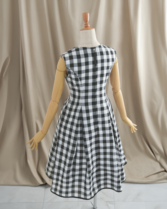 レジーナ【神戸ワンピース専門店】きれいめワンピース,普段着からフォーマルまで対応する上品ワンピース