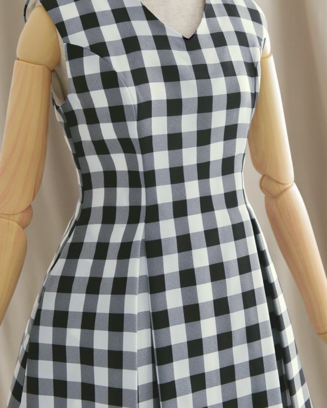 レジーナ【神戸ワンピース専門店】きれいめワンピース,普段着からフォーマルまで対応する上品ワンピース