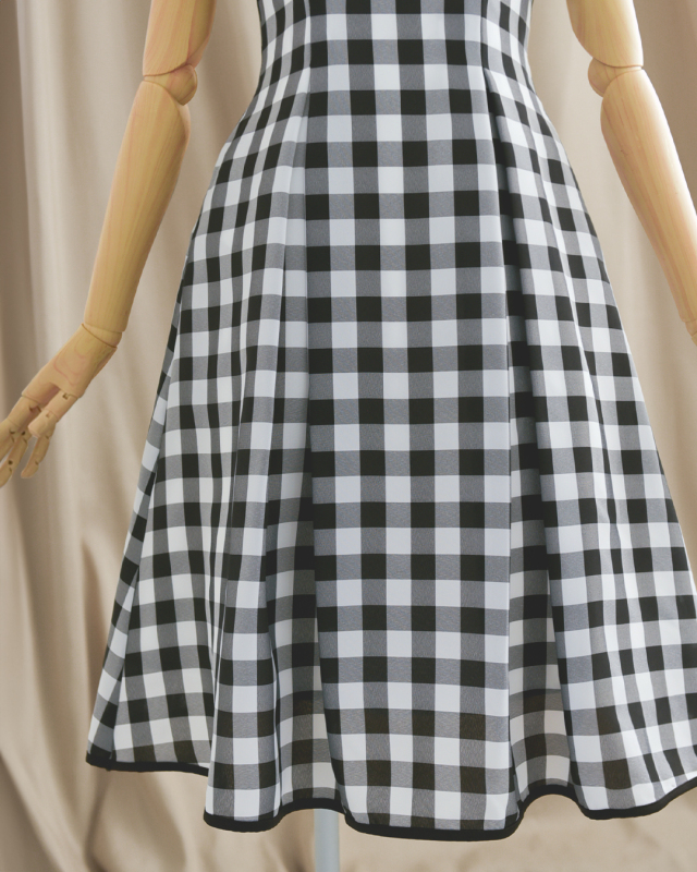 レジーナ【神戸ワンピース専門店】きれいめワンピース,普段着からフォーマルまで対応する上品ワンピース