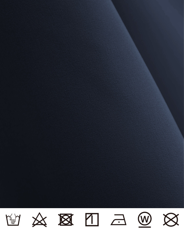 ワンピースのネイビーカラー生地のアップ質感