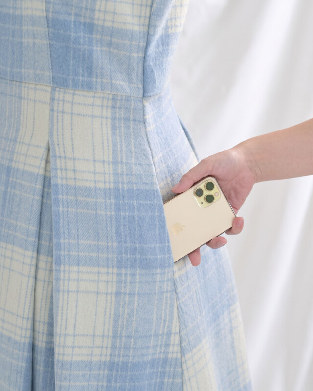 シルエットを崩さないシームポケット付き。美しさと機能性を両立した大人の上品きれいめワンピース。