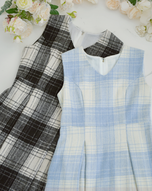 冬の装いに映えるチェック柄ワンピース、上品なブルーとブラックの2色展開 レジーナ【神戸ワンピース専門店】