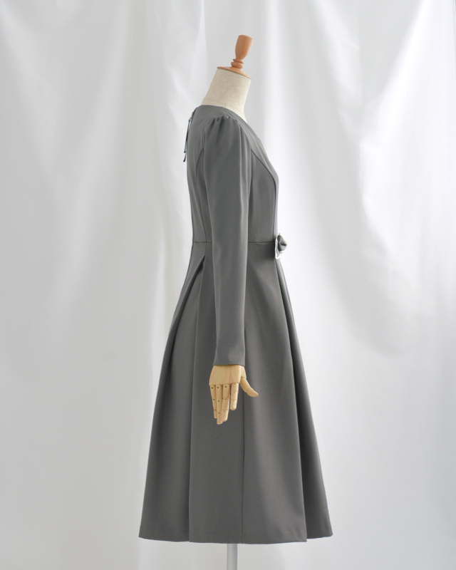 レジーナ【神戸ワンピース専門店】きれいめワンピース,普段着からフォーマルまで対応する上品ワンピース