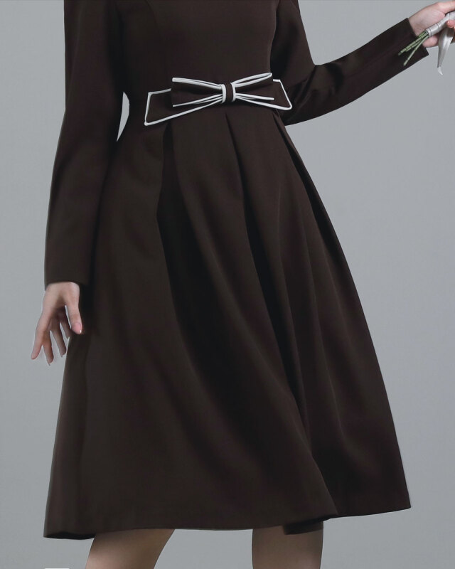 レジーナ【神戸ワンピース専門店】きれいめワンピース,普段着からフォーマルまで対応する上品ワンピース