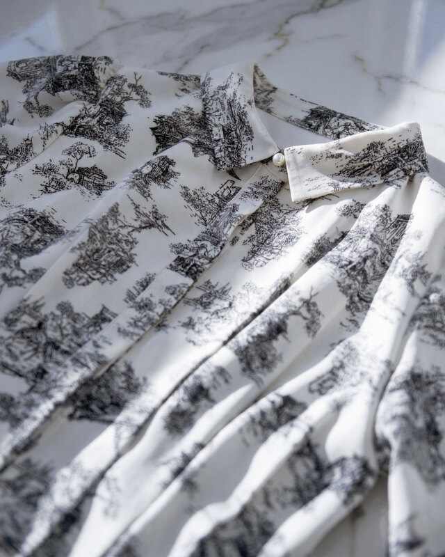 丁寧なピンタックが描く上品な気品。洗練されたスタイルアップ。｜レジーナ【神戸ワンピース専門店】