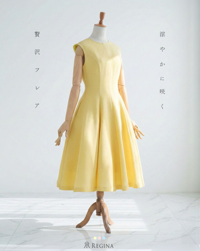 上品なフレアシルエットが美しいきれいめノースリーブワンピース