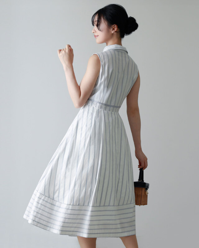 ストライプ柄のきれいめノースリーブシャツワンピ