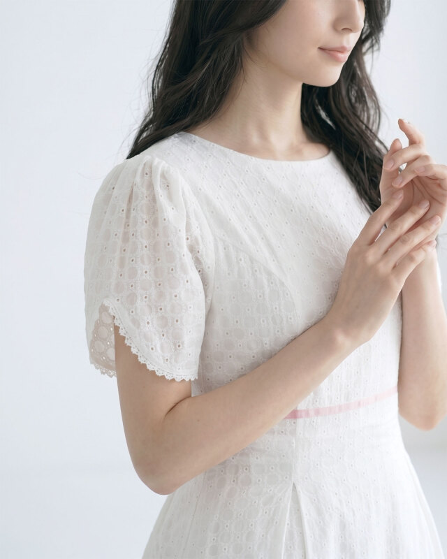 Laurel Lily素敵なデザインのワンピース　ドット　センソユニコ 好きレア ユニクロ公式 | ボリュームスリーブワンピース/半袖(レディース)