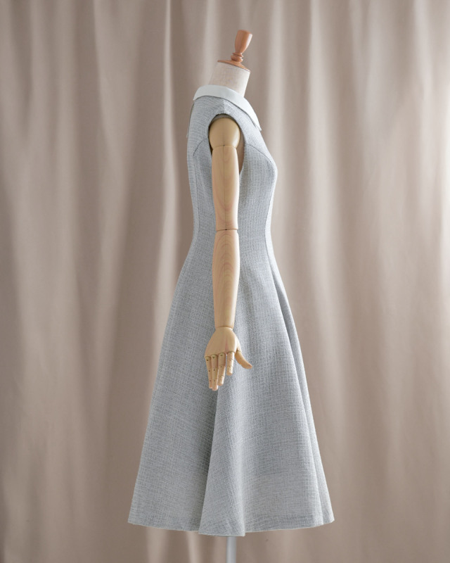 立体的な切替ラインでウエストがすっきり見える、女性らしいシルエットを叶えます。