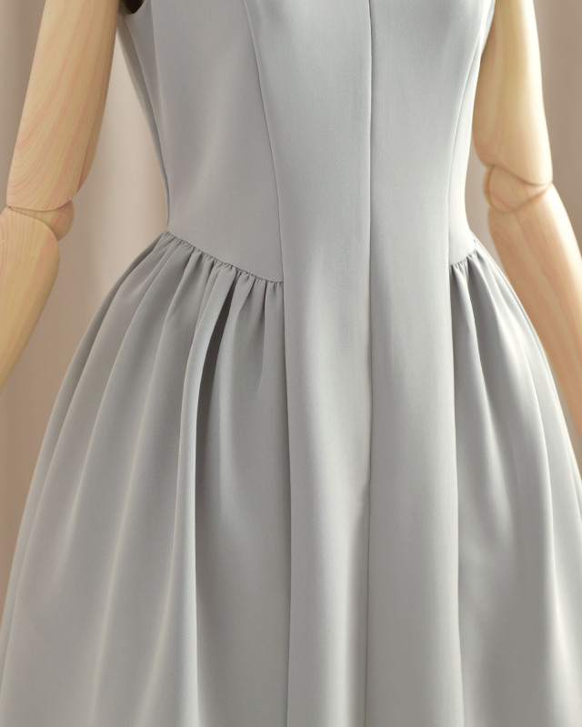 ウエストの切り替え部分アップ。細見え効果と、ゆったりとしたフレアスカート。