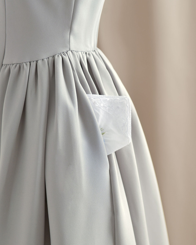 スマホも入る便利なポケット付きフレアワンピース。バッグ不要で身軽にお出かけ。