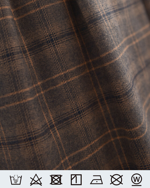 ブラウンチェック生地の落ち着いたトーンが魅力の秋冬素材