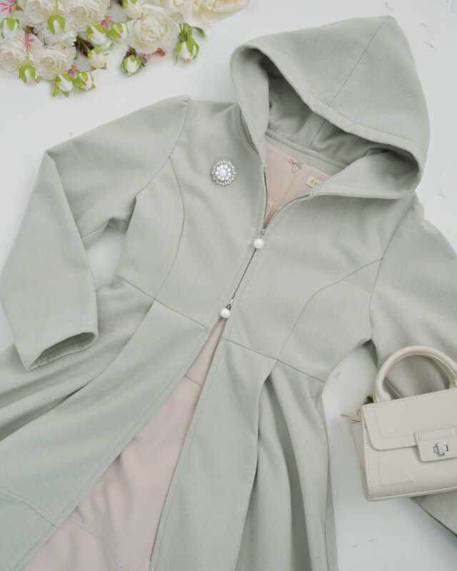 ミントグリーンのフレアシルエットが美しい上品なフーディワンピース。レジーナ【神戸ワンピース専門店】