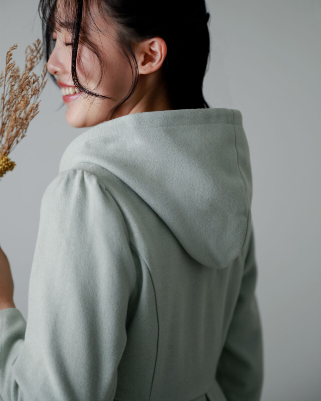 レースワンピースに羽織っても上品に決まるフーディワンピース。レジーナ【神戸ワンピース専門店】