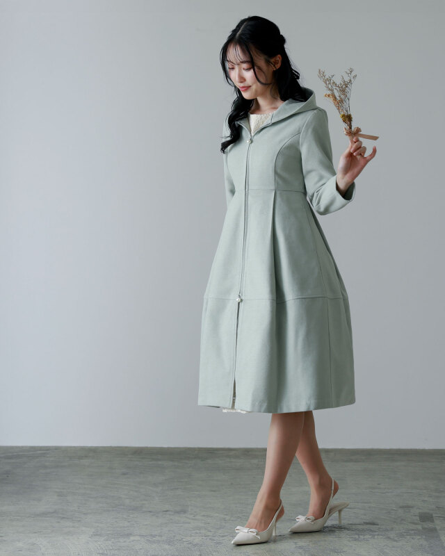 冬、優雅に理想のきれいめコートワンピース。上品な印象の一着。レジーナ【神戸ワンピース専門店】