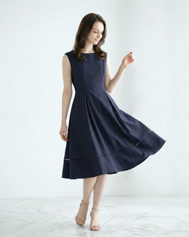 ふんわり広がる美しいAラインのきれいめデニムワンピース。下半身のお悩みを自然にカバー。レジーナ【神戸ワンピース専門店】