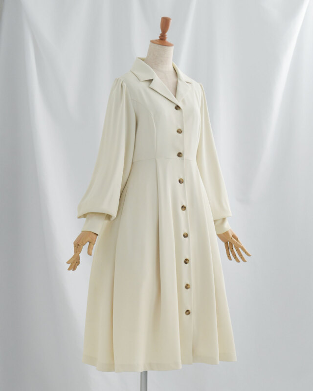 Pearl Ivoryのフィット＆フレア襟付きシャツワンピース