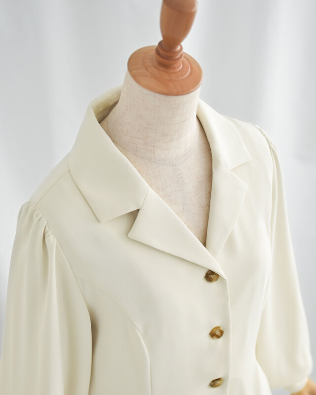 クラシカル襟と縦ボタンの上品シャツワンピース