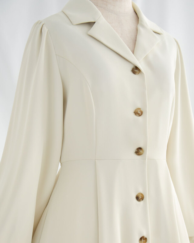 ふんわり袖と手首カフスで華奢見えする長袖ワンピース