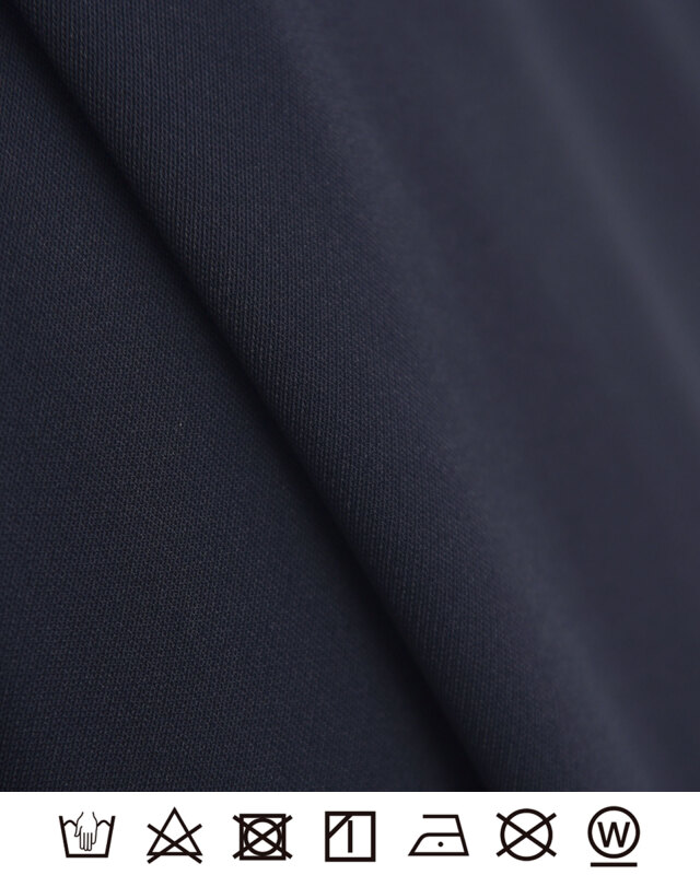 深みネイビーの上質感あるなめらか素材アップ