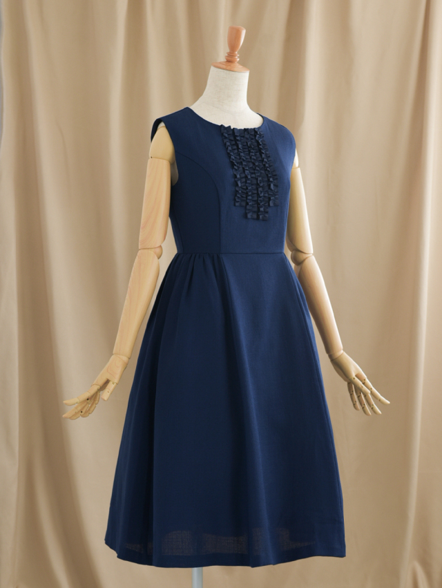 胸元フリルのきれいめノースリーブワンピ