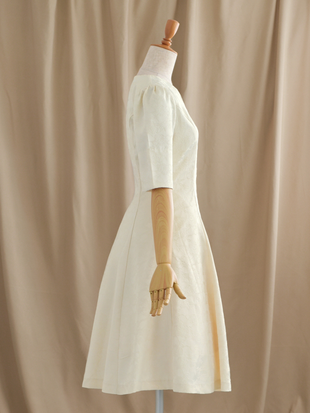 レジーナ【神戸ワンピース専門店】きれいめワンピース,普段着からフォーマルまで対応する上品ワンピース