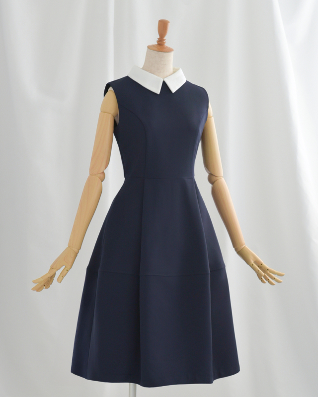 フレアシルエットが美しい白襟付きネイビーワンピース｜レジーナ【神戸ワンピース専門店】