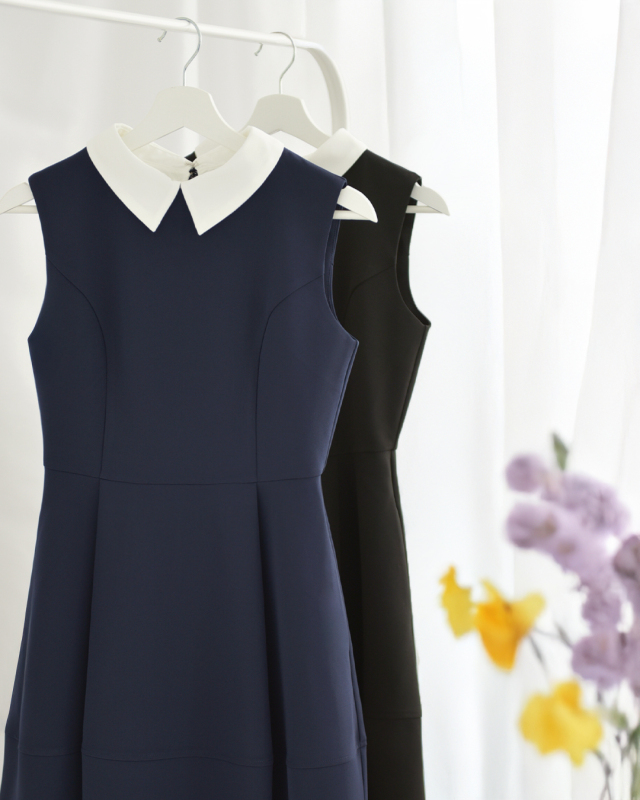 ホワイトカラーがアクセントのネイビーとブラックの上品ワンピース2色展開