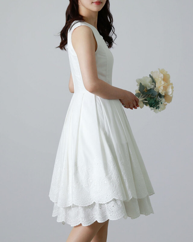 裾フリルの華やかなノースリーブワンピ
