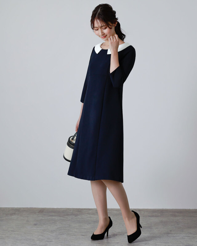 上品なAラインシルエットのネイビーワンピース、清楚で大人可愛い雰囲気を演出 レジーナ【神戸ワンピース専門店】