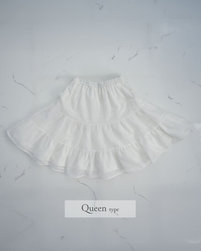 透けにくく安心感のある二枚仕立て構造を写したパニエのディテールです。