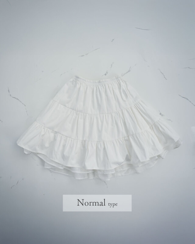 軽量チュールがふんわり広がるパニエの通気性と程よいハリを写した詳細です。